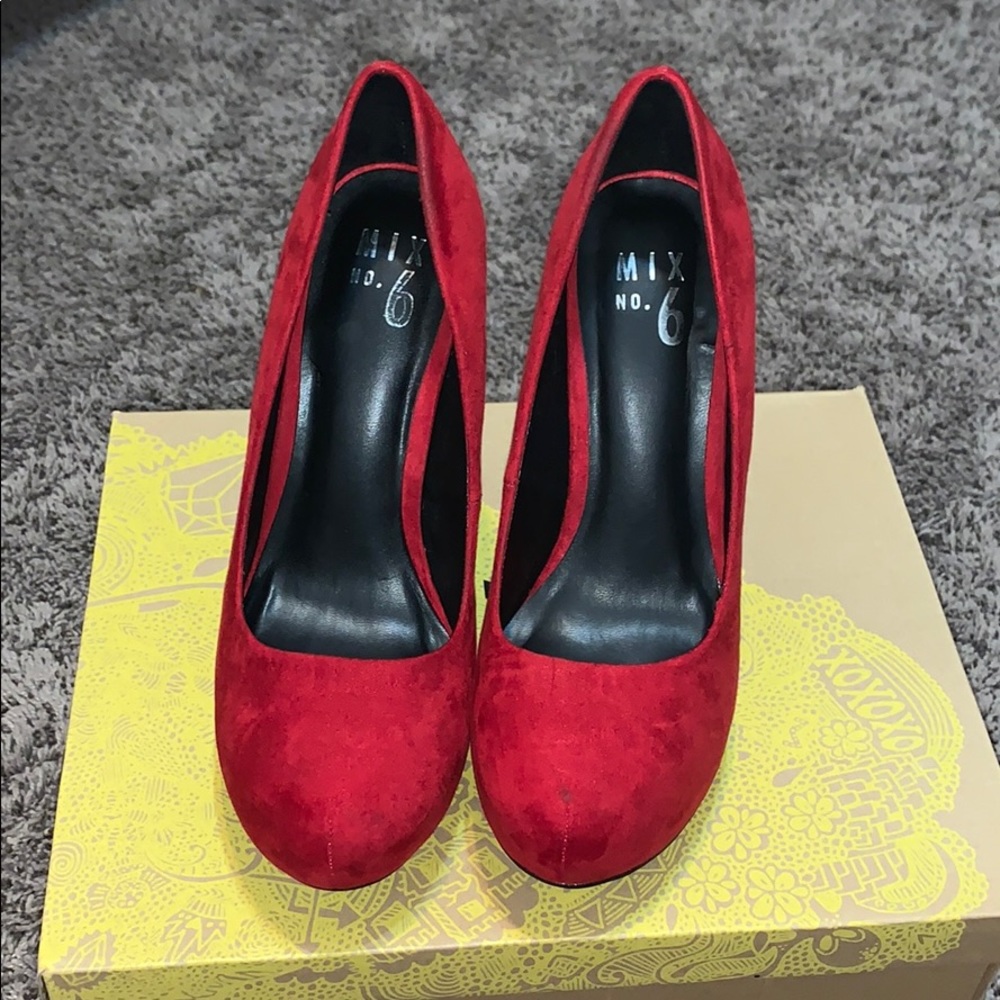 Red pumps
